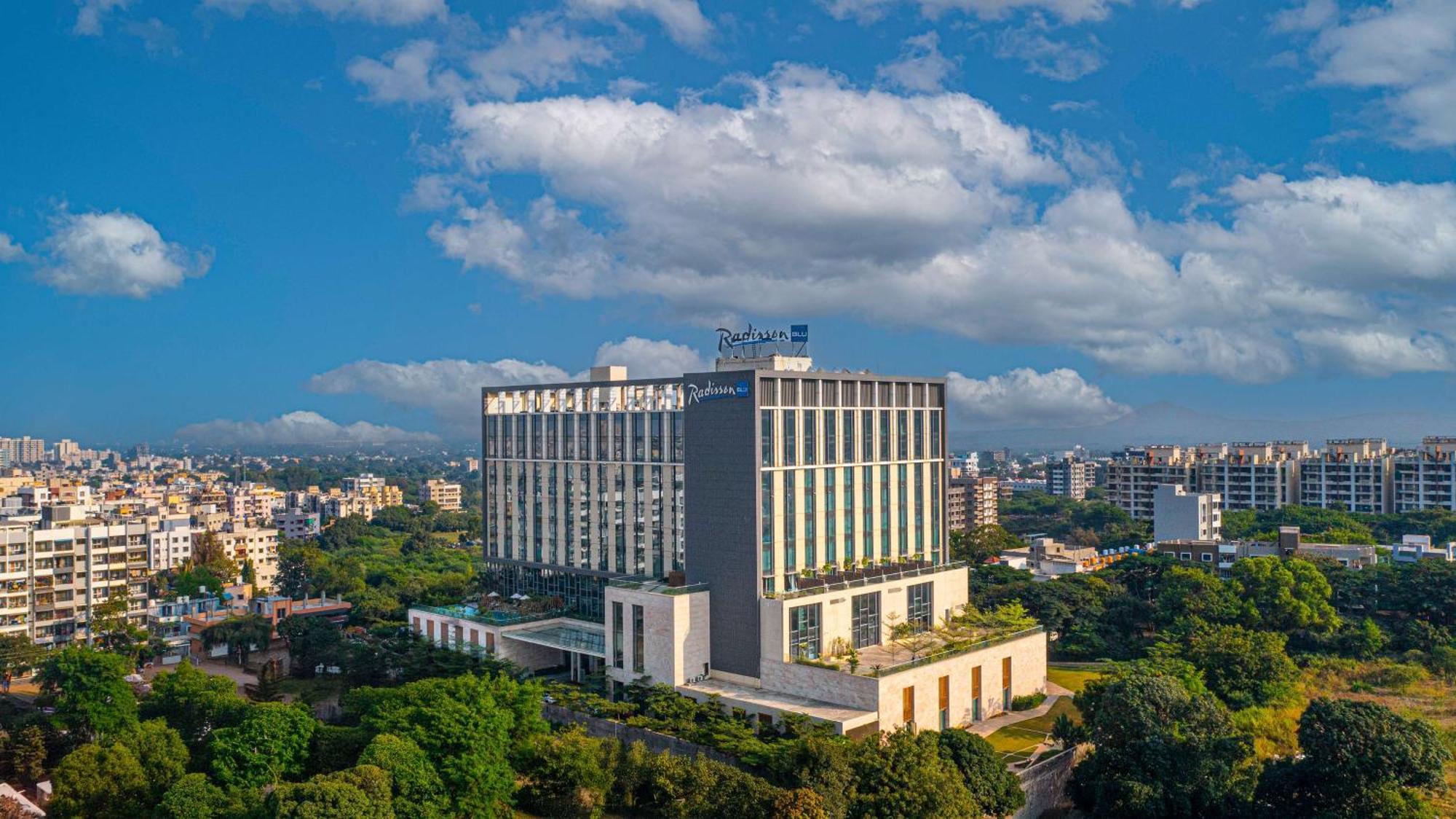 Radisson Blu Hotel & Spa, Nashik Exterior photo